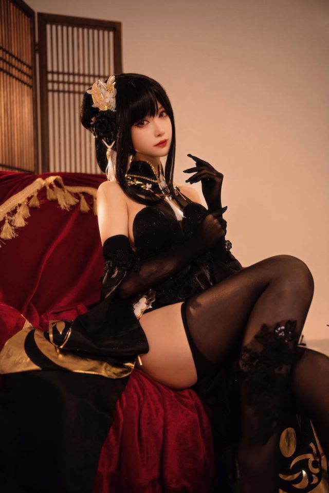 Shika小鹿鹿cos《碧蓝航线》镇海,黑色蕾丝旗袍大放异彩 Shika小鹿鹿cos《碧蓝航线》镇海,黑色蕾丝旗袍大放异彩