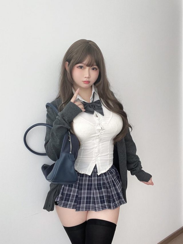 娇俏甜美的coser依酱:大胆展示其性感迷人的欧派COSPLAY 娇俏甜美的coser依酱:大胆展示其性感迷人的欧派COSPLAY