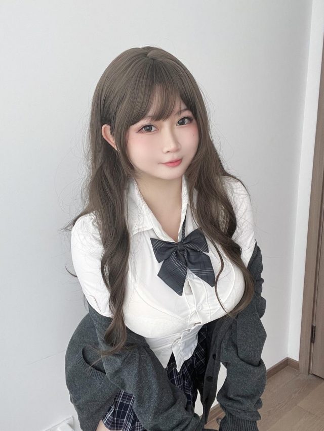 娇俏甜美的coser依酱:大胆展示其性感迷人的欧派COSPLAY 娇俏甜美的coser依酱:大胆展示其性感迷人的欧派COSPLAY