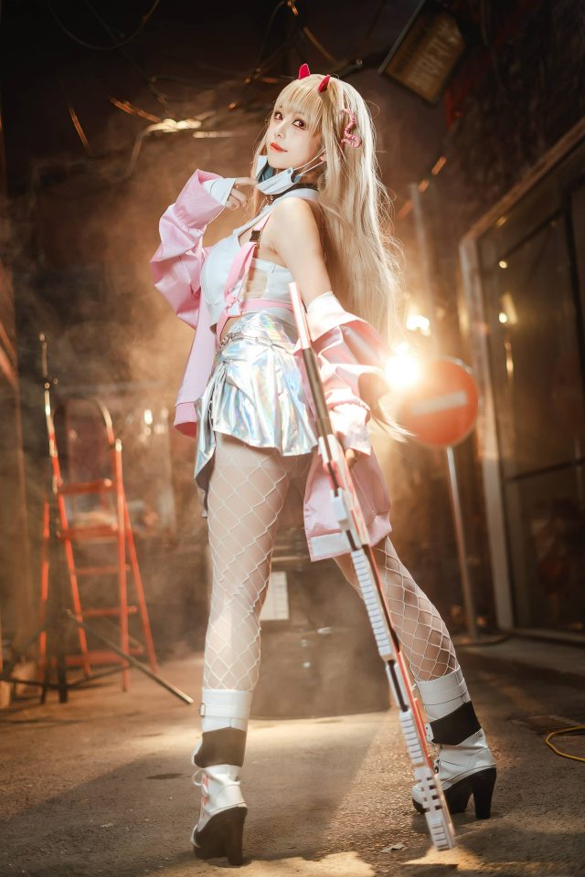 蜜汁猫裘《妮姬》毒蛇COS,完美再现火力型角色的魅力 蜜汁猫裘《妮姬》毒蛇COS,完美再现火力型角色的魅力