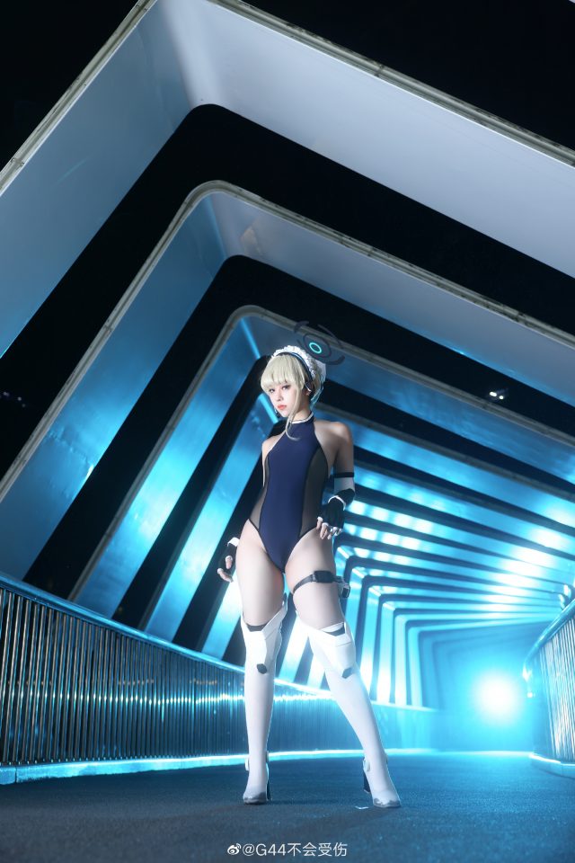 [蔚蓝档案]G44不会受伤cos飞鸟马时，性感与可爱的魅力共舞