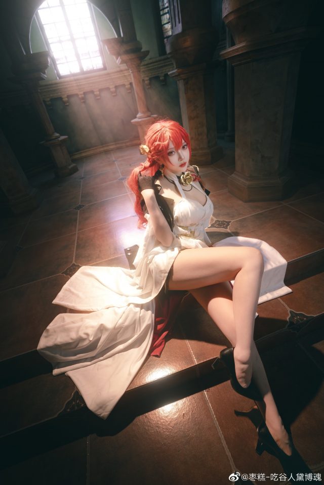 [崩坏：星穹铁道]枣糕-吃谷人黛博魂cos姬子，惊艳引爆社交媒体