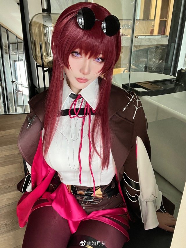 [崩坏：星穹铁道]如月灰cos卡芙卡，性感帅气惊艳亮相！