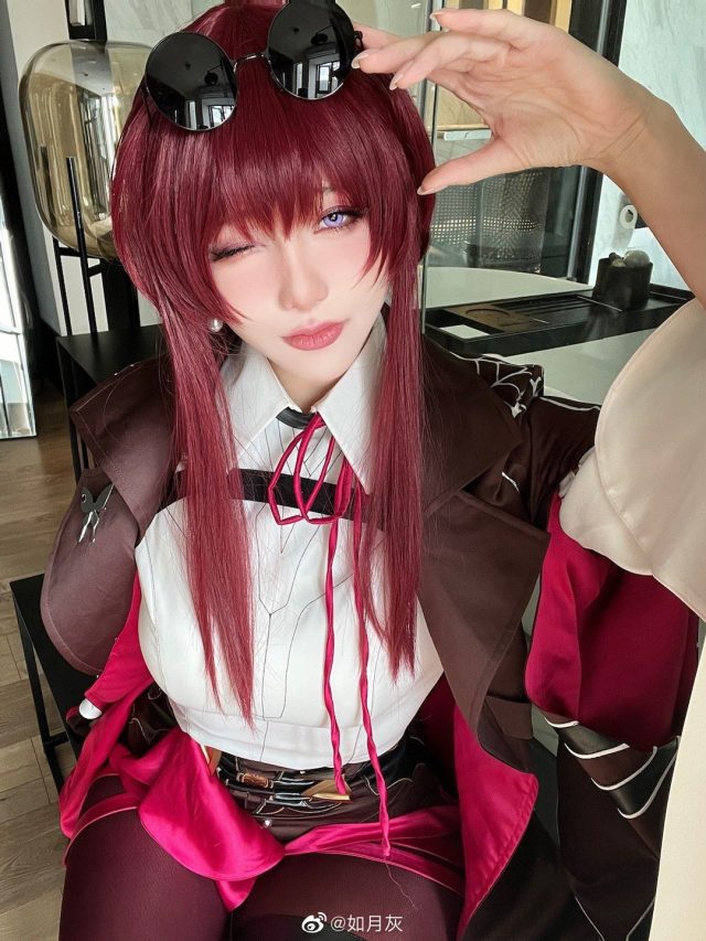 [崩坏：星穹铁道]如月灰cos卡芙卡，性感帅气惊艳亮相！