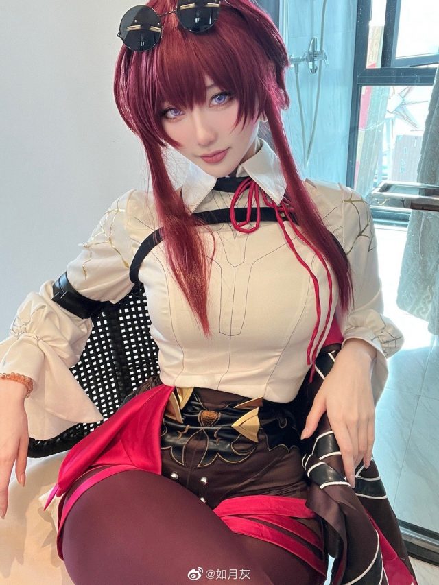 [崩坏：星穹铁道]如月灰cos卡芙卡，性感帅气惊艳亮相！