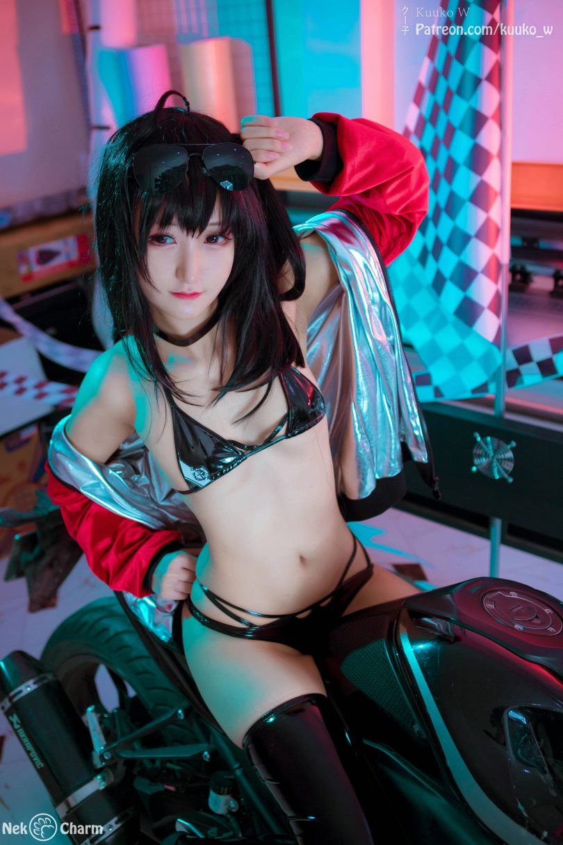 Kuuko W_cos大凤 | Kuuko W_碧蓝航线·Taihou cos作品 [24P-300MB]