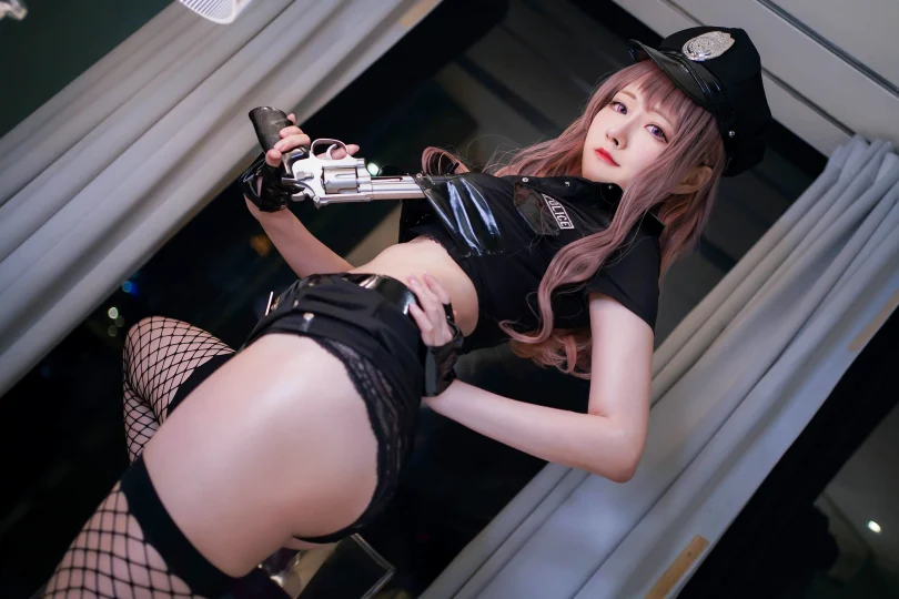 Arty亚缇cos女警 | Arty亚缇_鱼网·女警cosplay作品 [25P-14MB]