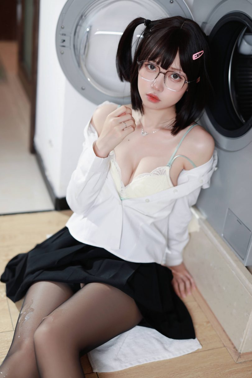 洛桑w伊梓cos图集 | 洛桑w伊梓_眼镜妹妹cos作品 [32P-307MB]