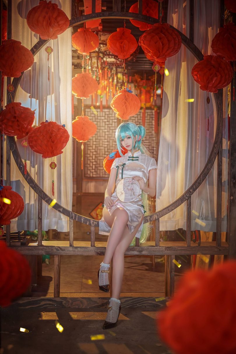 Shika小鹿鹿cos初音未来 | Shika小鹿鹿_初音未来·韶华旗袍cos [14P2V-88MB]