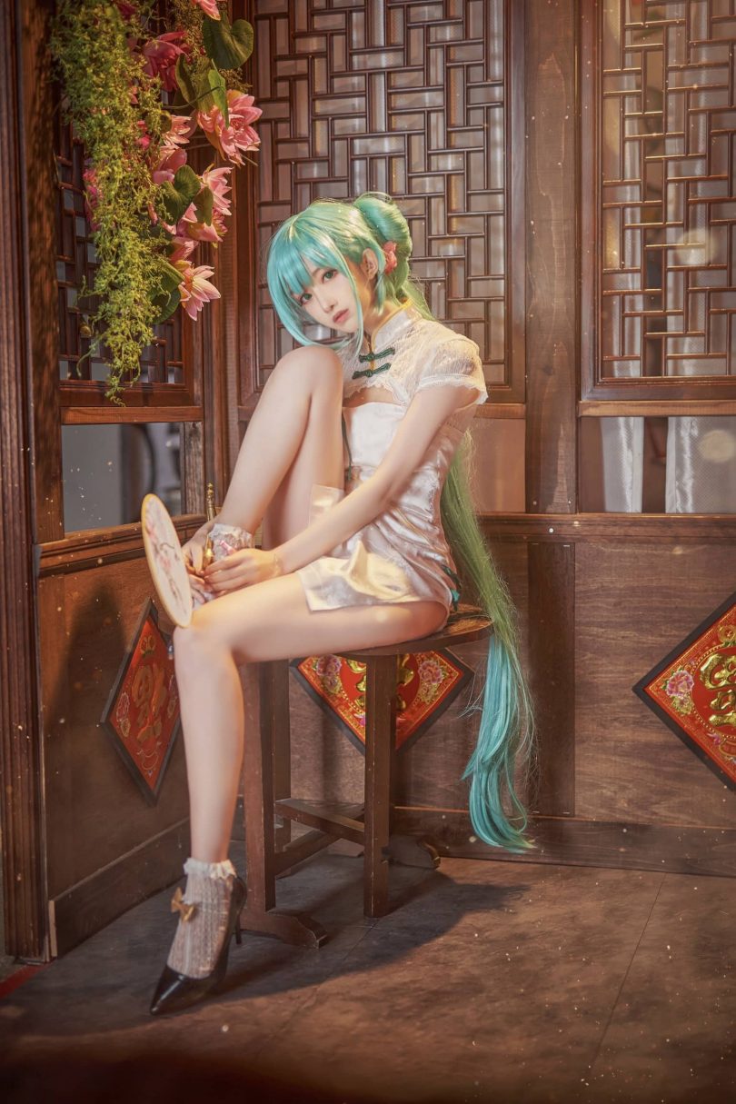 Shika小鹿鹿cos初音未来 | Shika小鹿鹿_初音未来·韶华旗袍cos [14P2V-88MB]