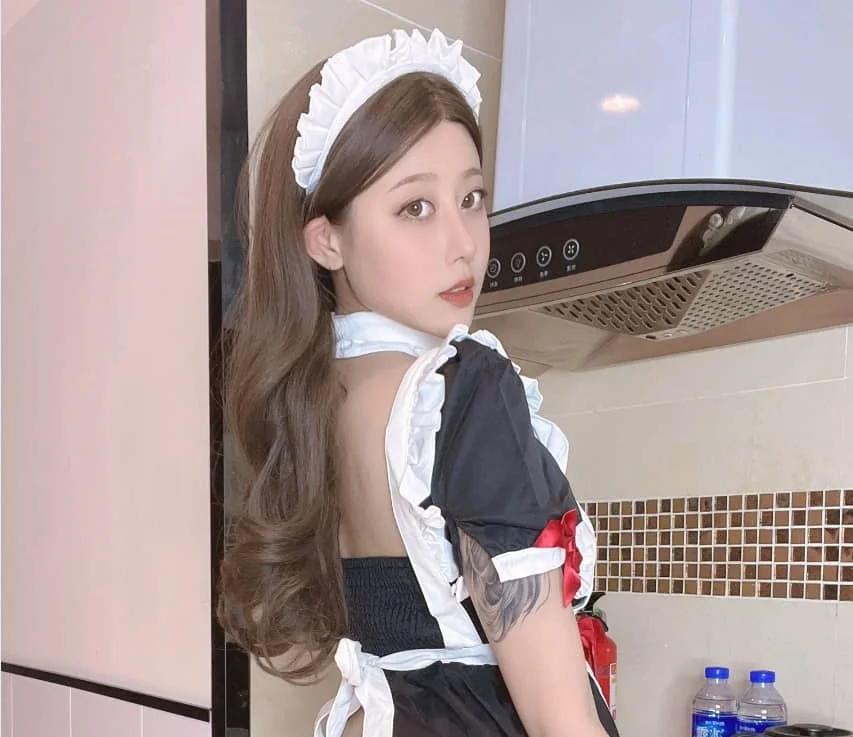 奈汐酱nice《奶鲜女仆》：甜美与诱惑的完美融合