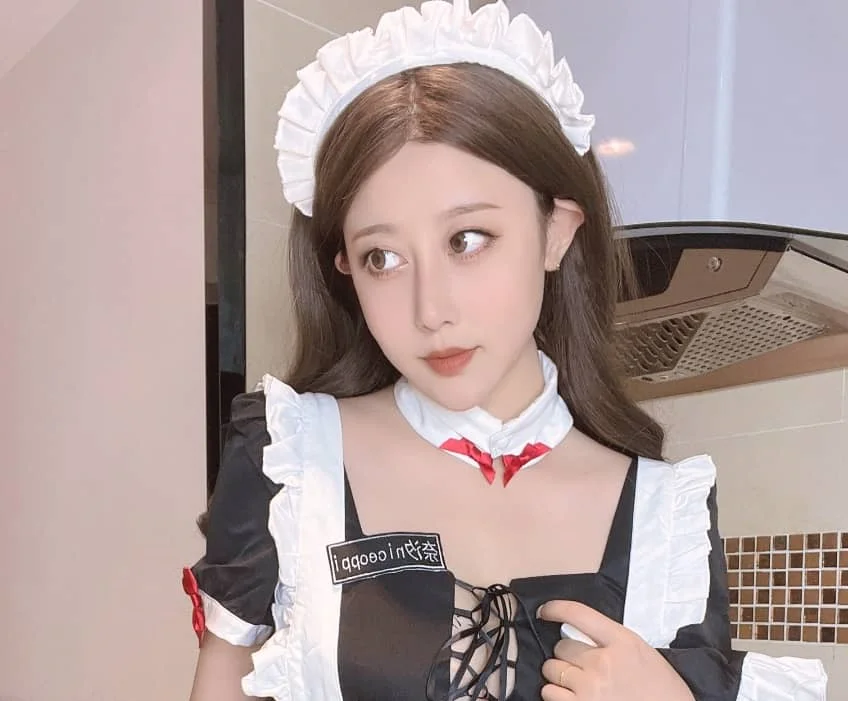 奈汐酱nice《奶鲜女仆》：甜美与诱惑的完美融合