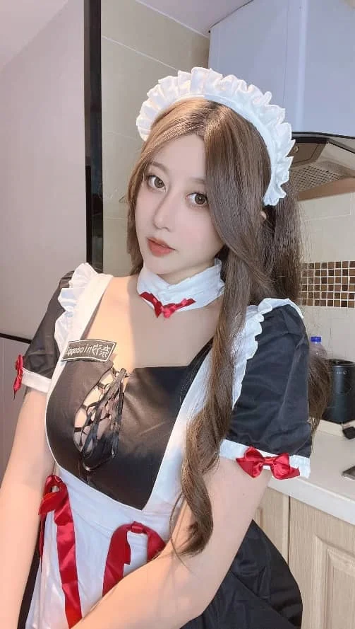 奈汐酱nice《奶鲜女仆》：甜美与诱惑的完美融合