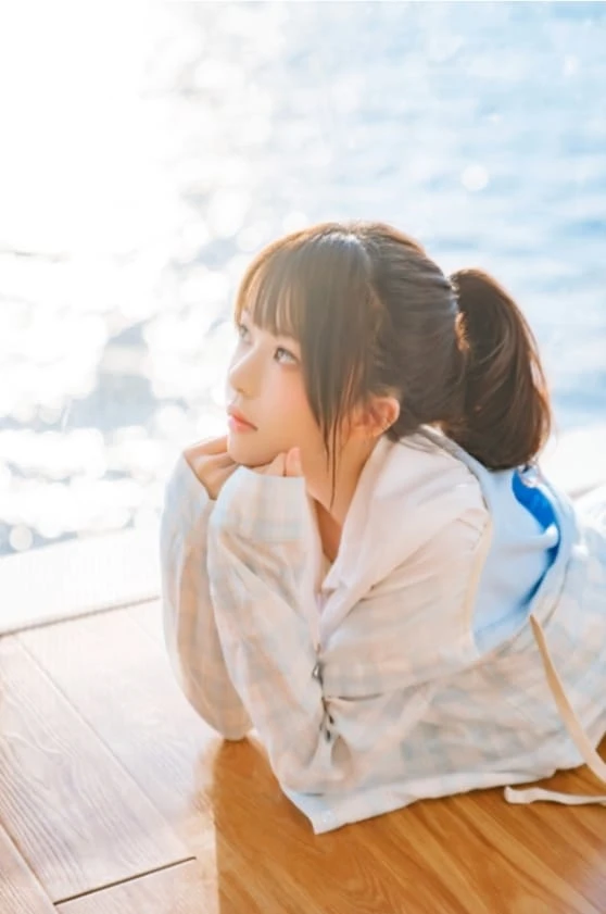 阳光下的精灵:桜桃喵的《感光》之旅插图3 阳光下的精灵:桜桃喵的《感光》之旅