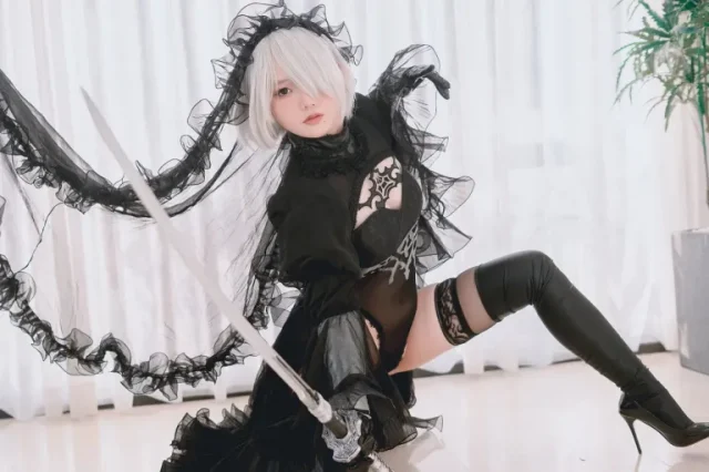 穿越未来时空：Messie Huang的婚纱版本尤尔哈2B COSPLAY