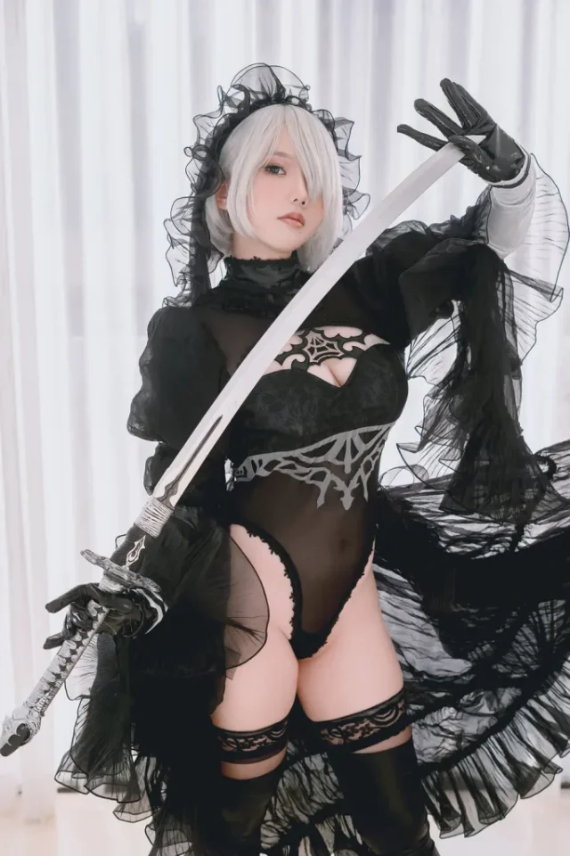 穿越未来时空：Messie Huang的婚纱版本尤尔哈2B COSPLAY
