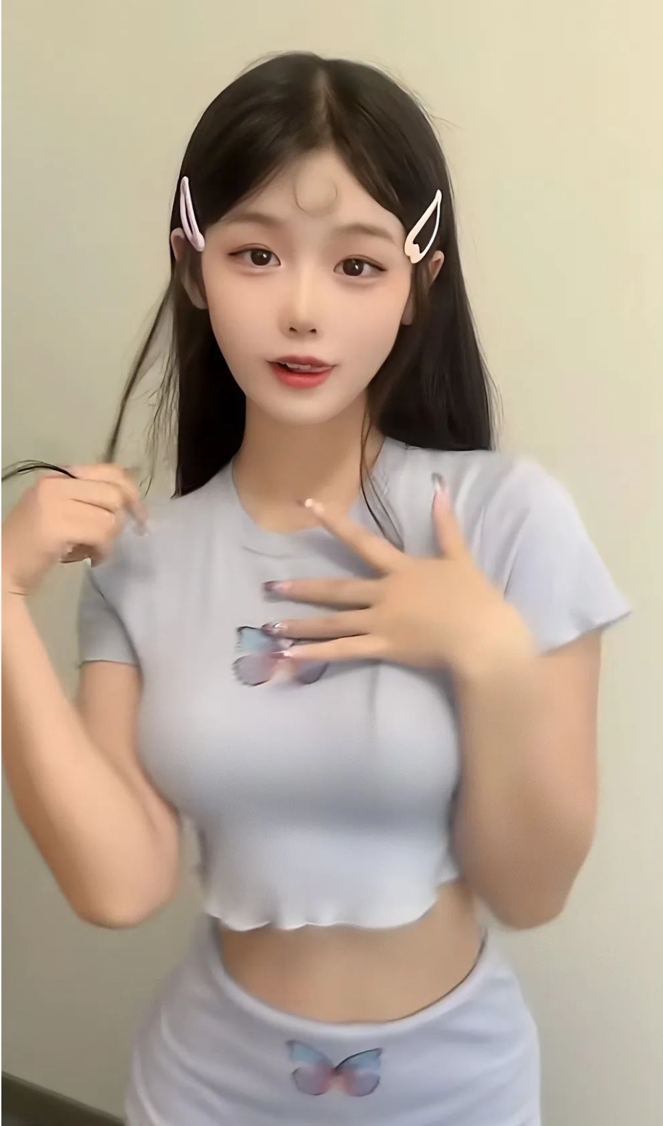 萱福晋微密图片分享，想知道发了啥吗