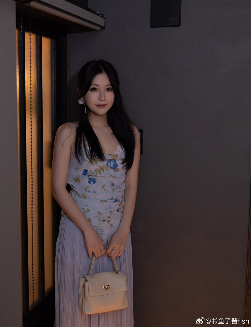 鱼子酱fish2716视频和图片分享，绝美的微密图片鉴赏