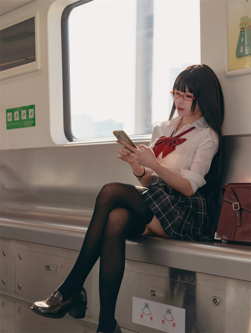 咬一口兔娘最新摄影图集分享,甜美可爱的颜值博主