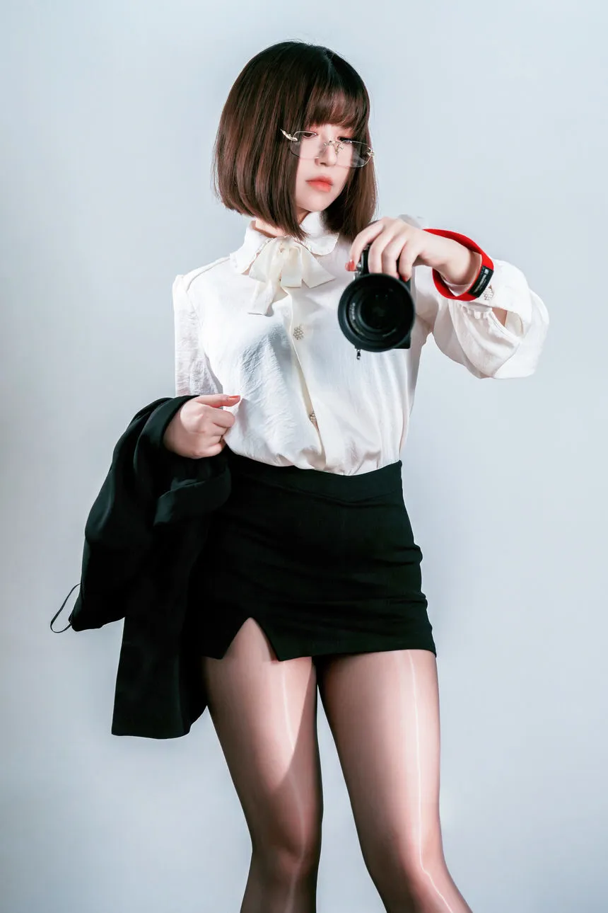 职业装黑丝cos美女半半子 | 半半子_OL自撮cos作品 [28P2V-143MB]