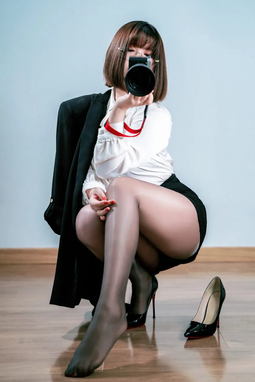 职业装黑丝cos美女半半子 | 半半子_OL自撮cos作品 [28P2V-143MB]