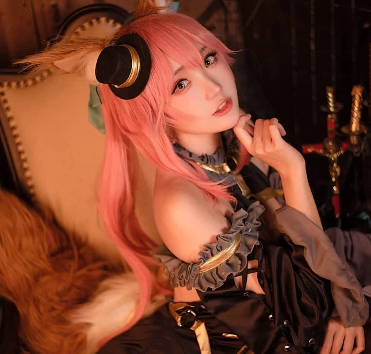 瓜希酱最新路易九世礼服, 大凤jk和玉藻前cos图片插图2 瓜希酱最新路易九世礼服, 大凤jk和玉藻前cos图片