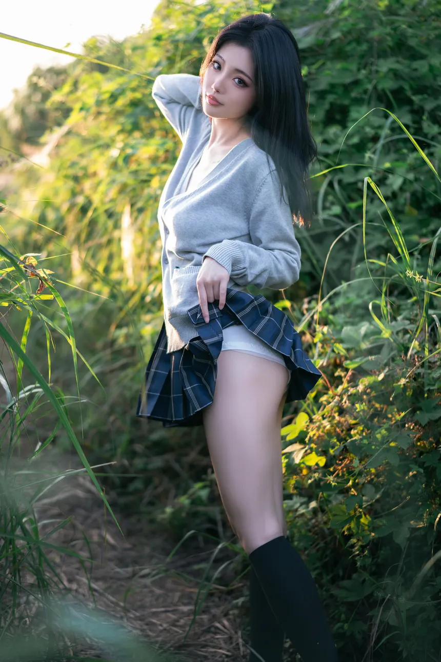 桃良阿宅 - 外出JK ，给人一种宁静的美感