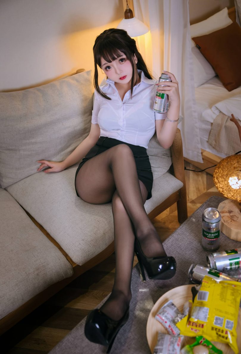 日奈娇cos OL女郎|椎名莜(日奈娇)_OL女郎·醉酒COS[110P-2.24GB]