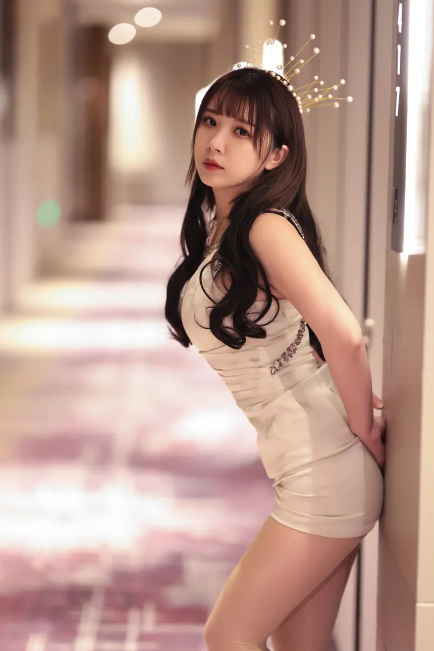 小女巫露娜 –  无内肉丝 -Cos作品及个人资料介绍