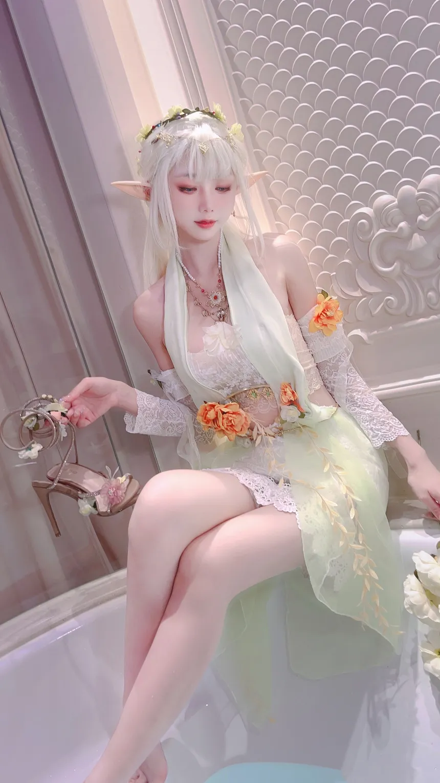 走路摇ZLY走在神话中的Coser美女