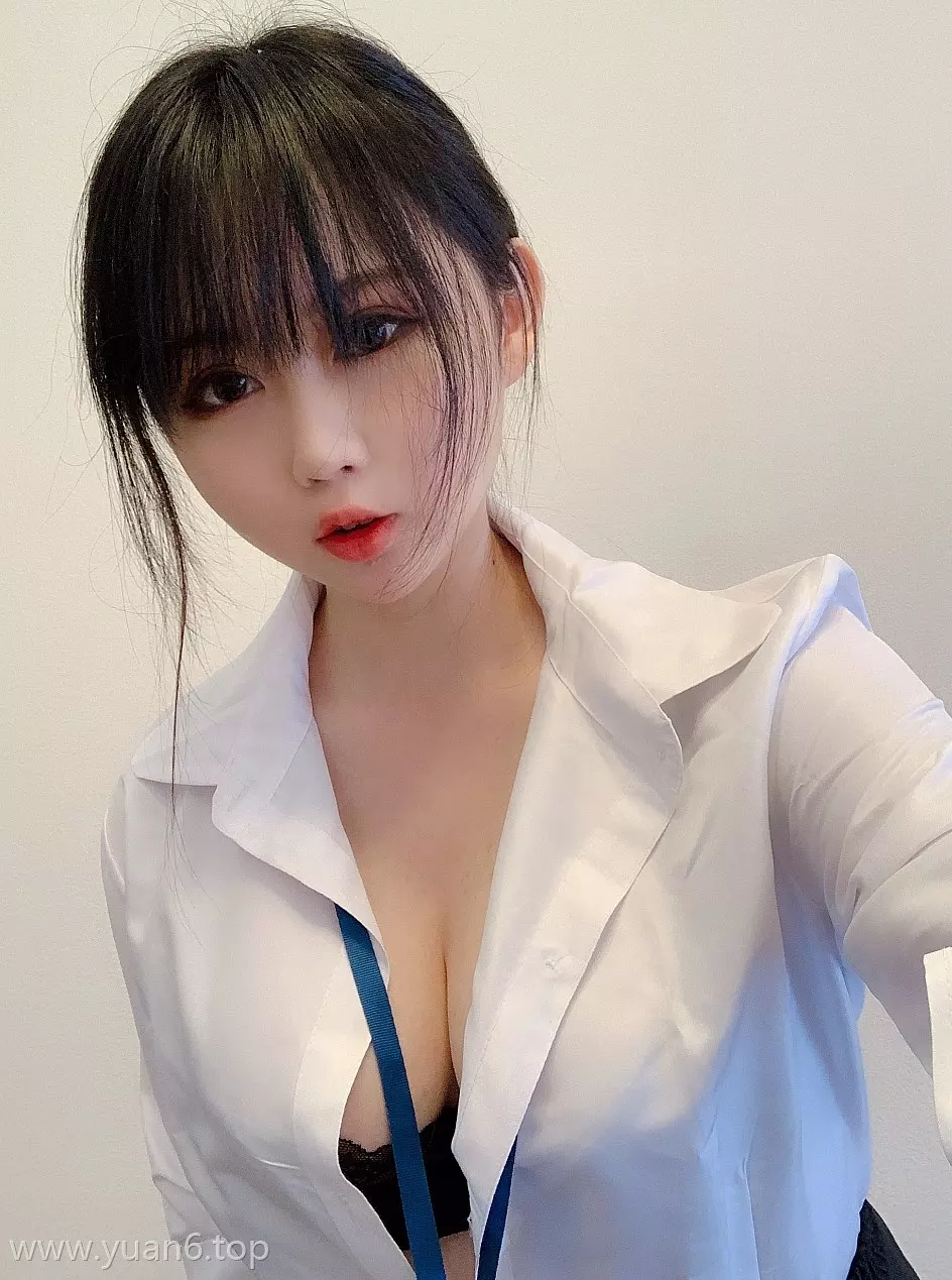 美图欣赏丨Coser是依酱吖-白色工作服 [29P-57MB]