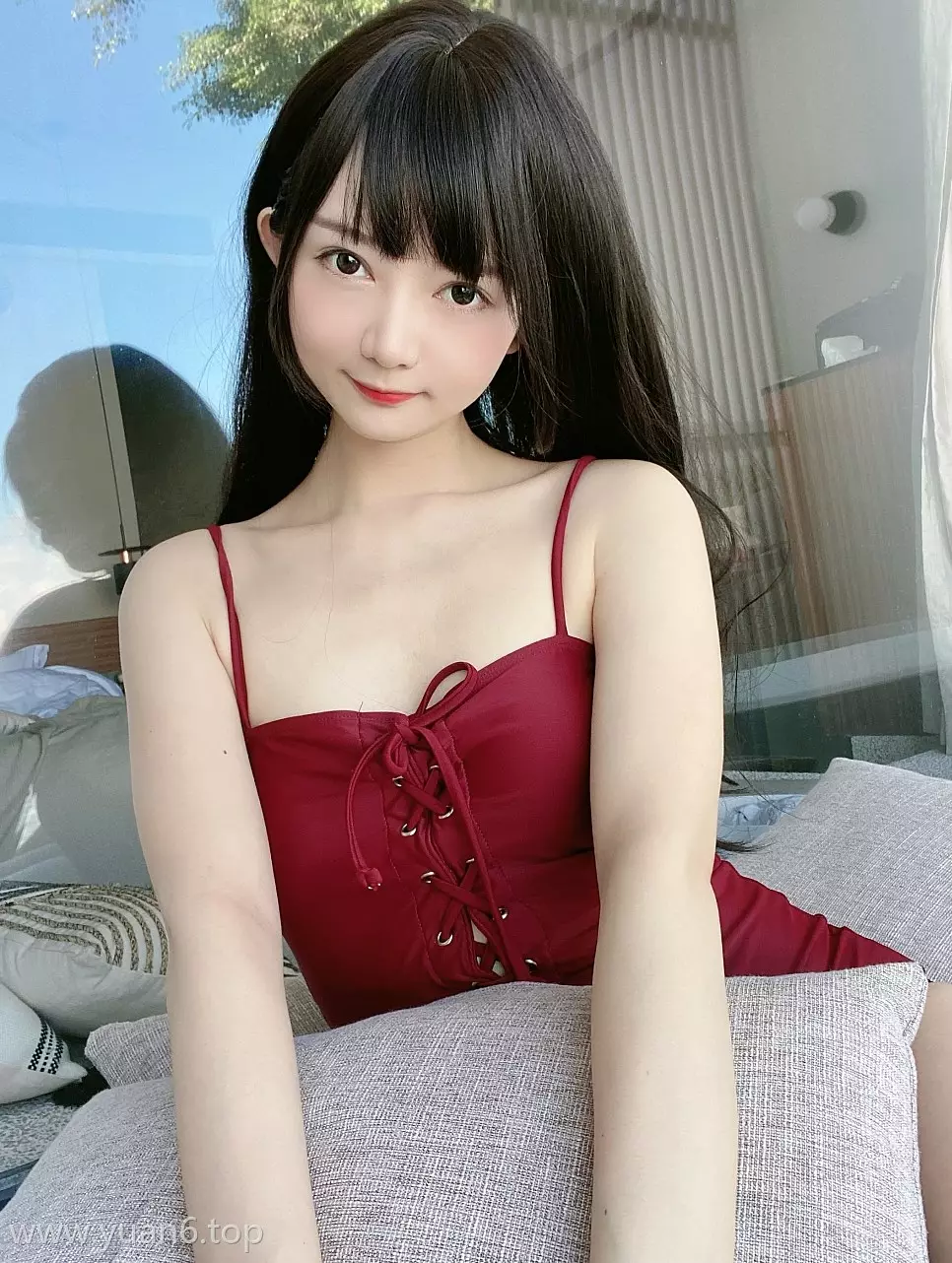 美图欣赏丨Coser_51酱-黑红泳装 [72P4V-390MB]