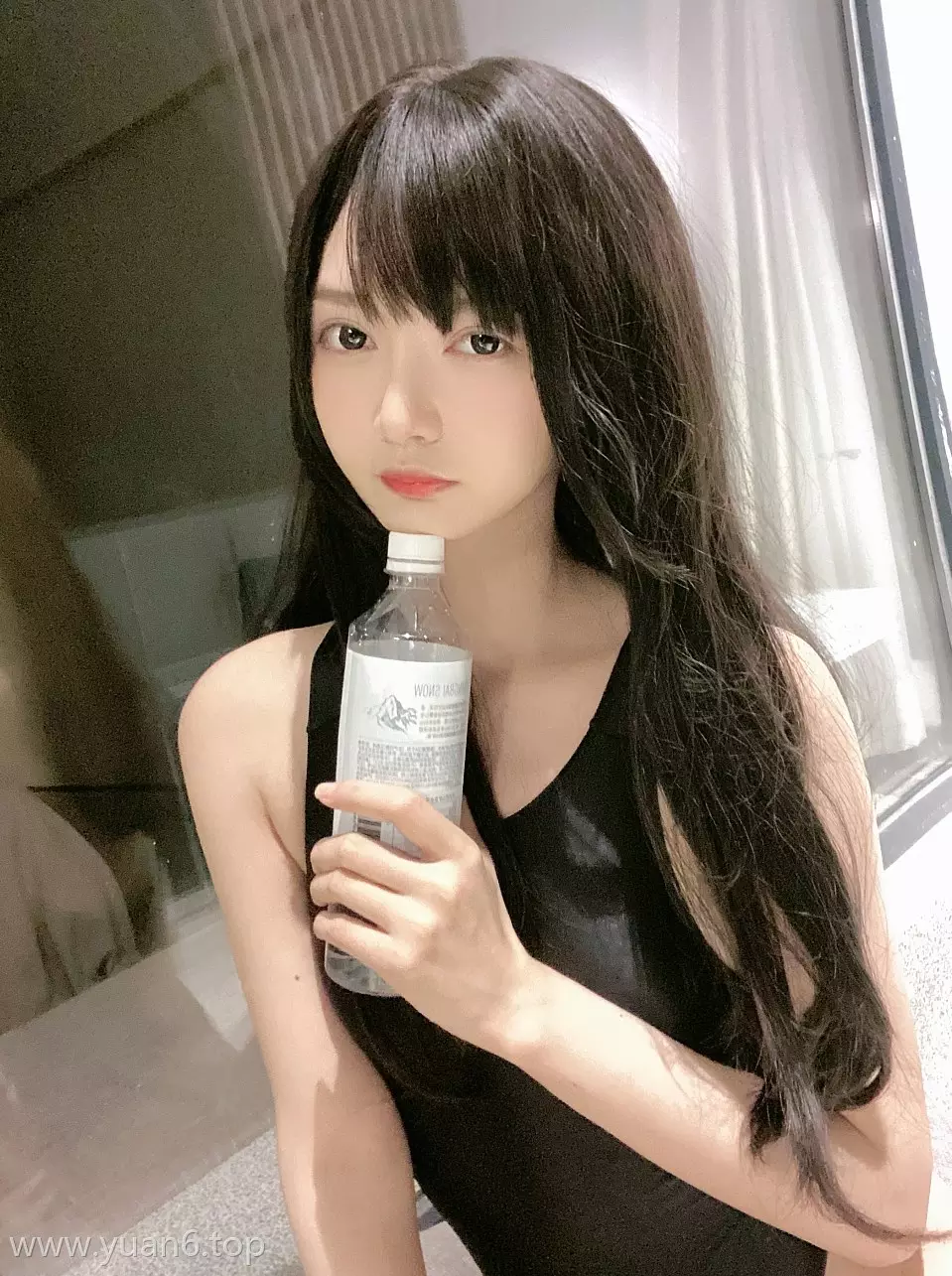 美图欣赏丨Coser_51酱-黑红泳装 [72P4V-390MB]