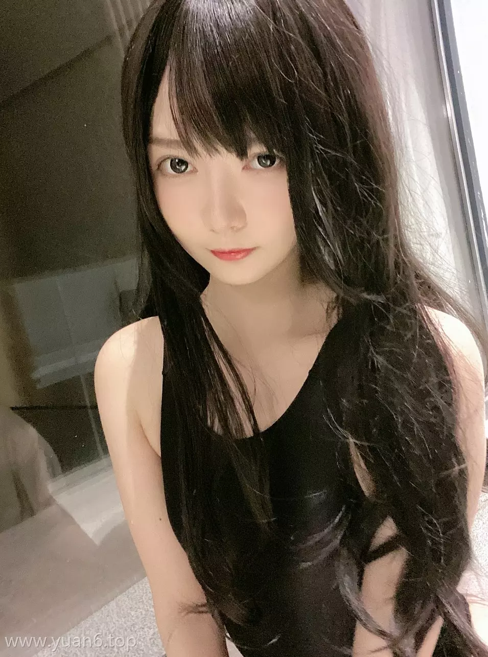 美图欣赏丨Coser_51酱-黑红泳装 [72P4V-390MB]