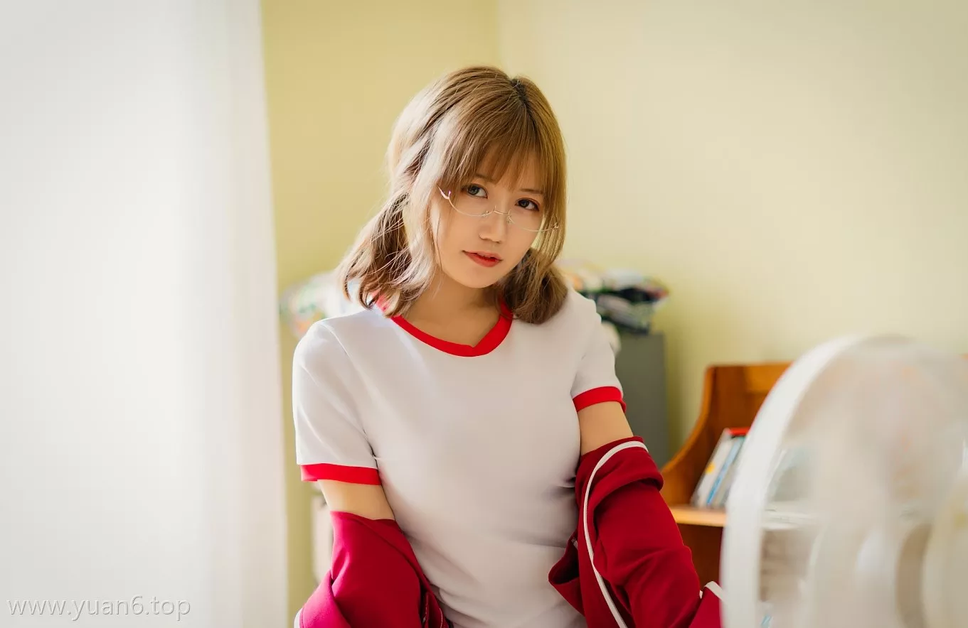 coser小仓千代w红色体操服图片集分享