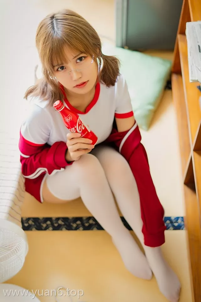 coser小仓千代w红色体操服图片集分享