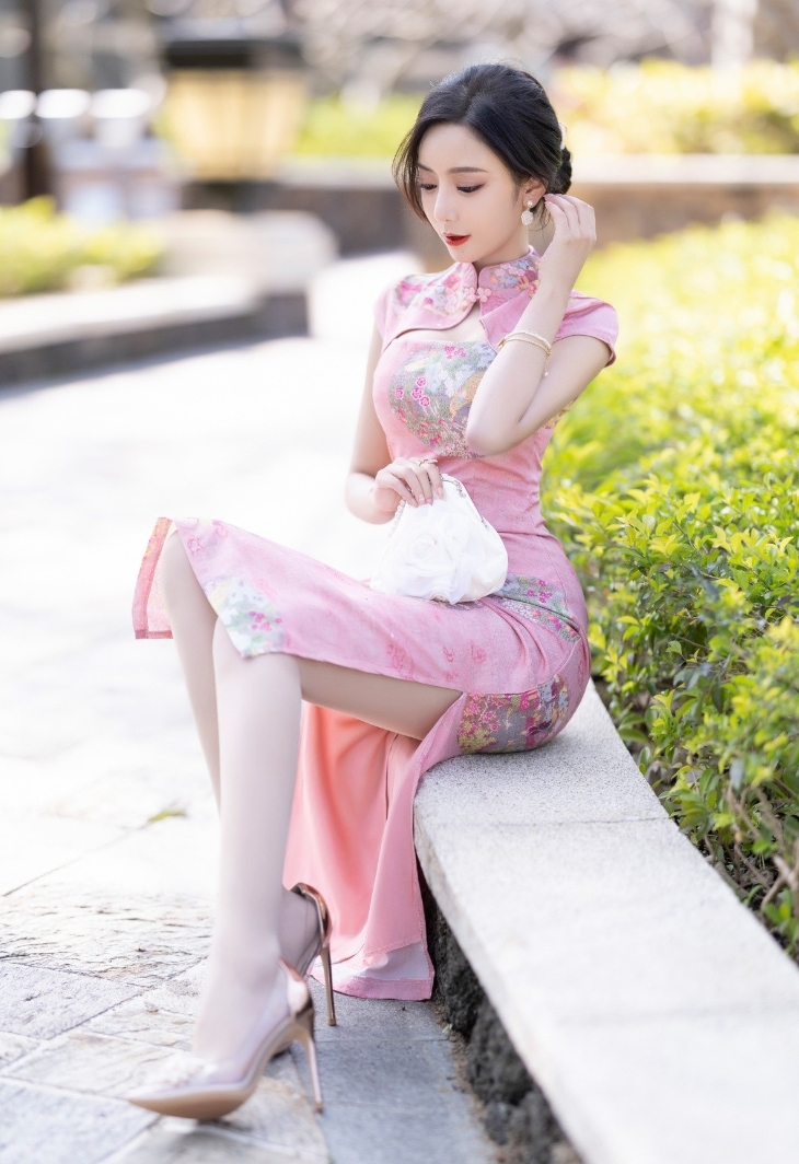 王馨瑶yanni的个人资料和xiuren秀人集鉴赏