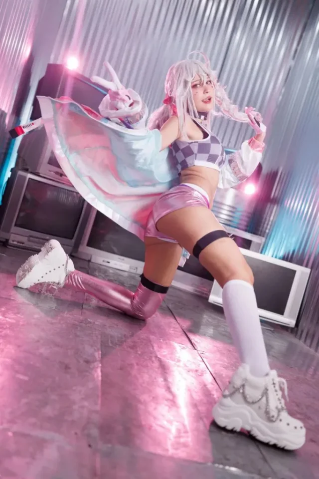 JeanWanwan胜利女神妮姬COS：完美演绎豺狼的性感与狂热