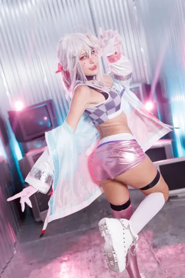 JeanWanwan胜利女神妮姬COS：完美演绎豺狼的性感与狂热
