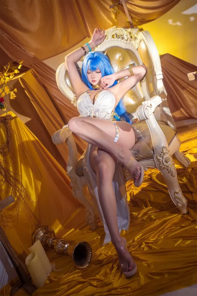 seya狮砸胜利女神COS：完美演绎礼服版海伦的优雅与性感