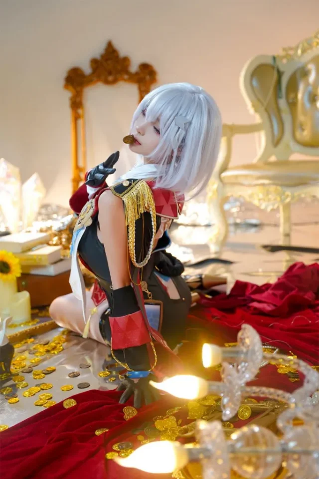 崩坏星穹铁道托帕COS：seya狮砸带来性感与冷酷的双重魅力