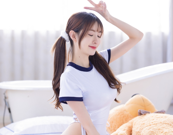 王羽杉吃鸡：从Coser到游戏直播，粉丝互动新体验