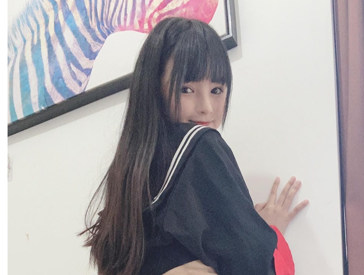 桜井宁宁的黑色JK制服cosplay：甜美与成熟的完美交融