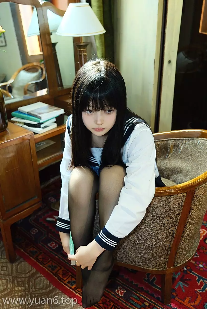 美图欣赏丨Coser白莉爱吃巧克力全部图片集之闺房JK[20P-150M]