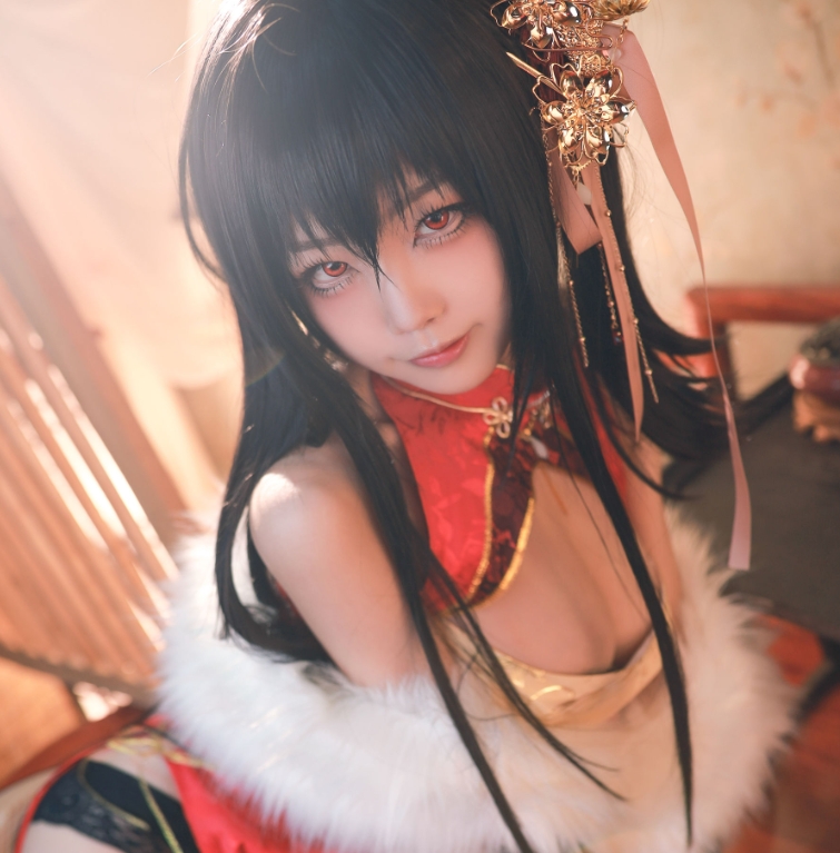 水淼aqua 《大凤旗袍》:大气与性感的完美融合插图3 水淼aqua 《大凤旗袍》:大气与性感的完美融合