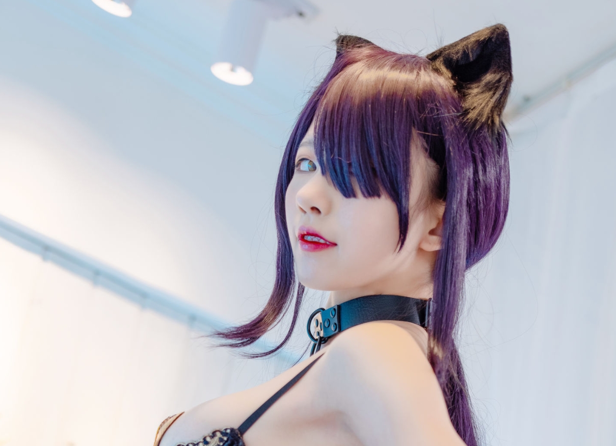 水淼aqua的《黑猫》：性感与俏皮的完美结合