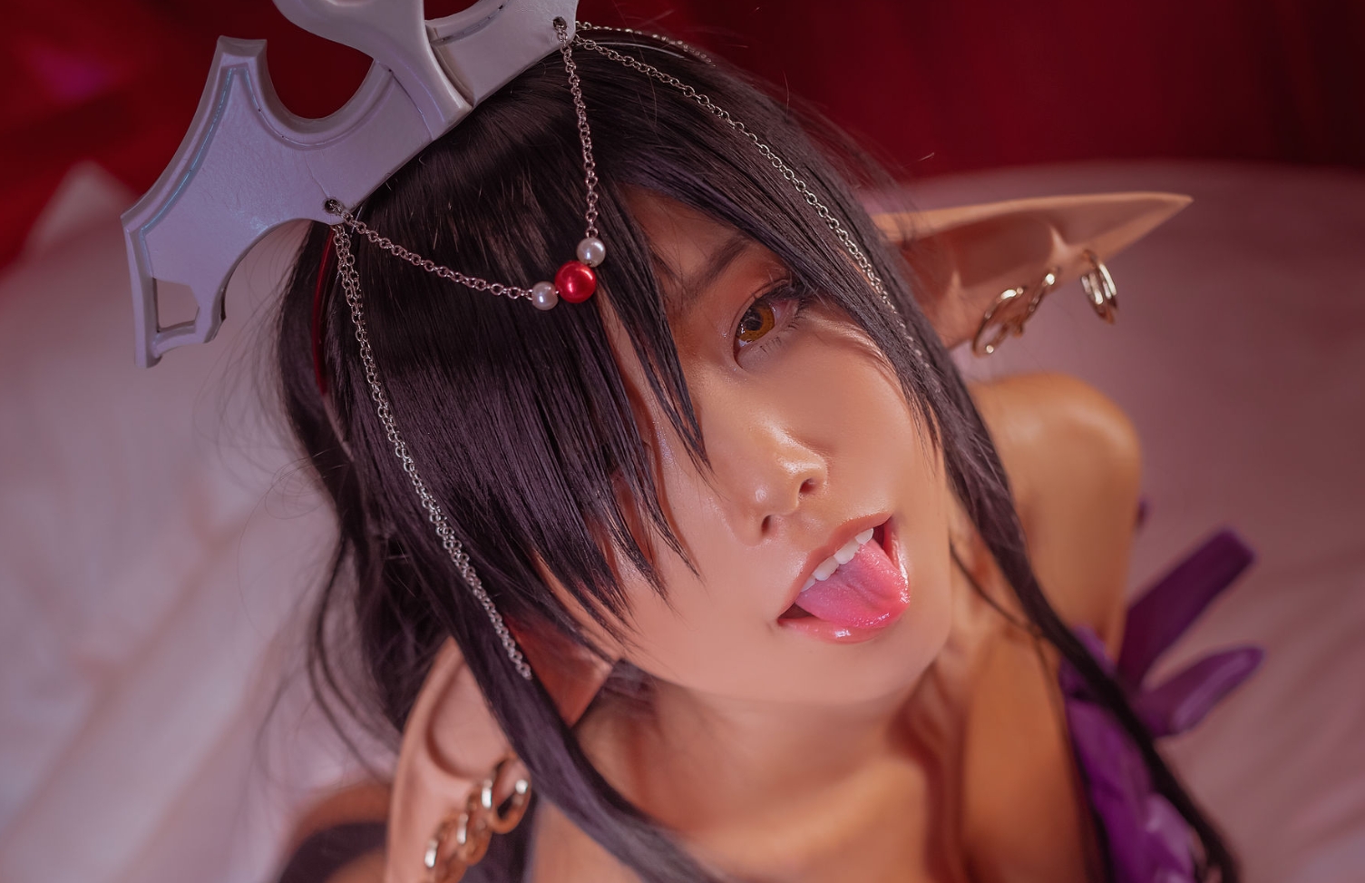 水淼aqua的《黑暗精灵女王》：魔法与魅力的完美结合
