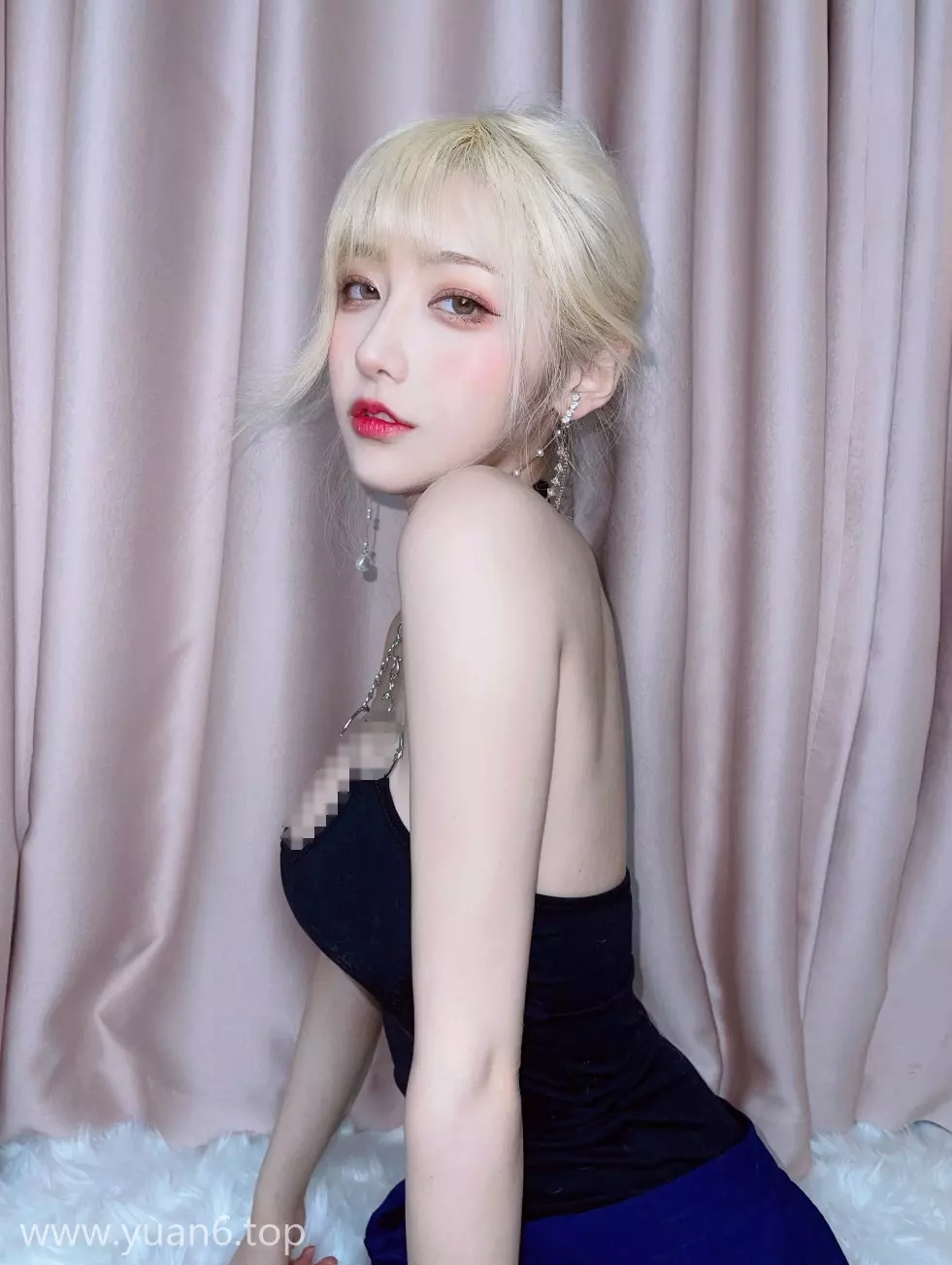美图欣赏丨Coser啾小妍Deer个人资料及cos金发芭比图片集欣赏