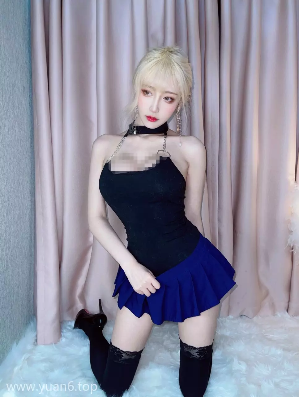 美图欣赏丨Coser啾小妍Deer个人资料及cos金发芭比图片集欣赏