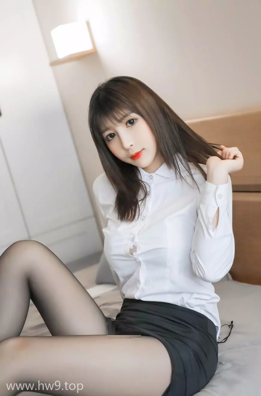 美图欣赏丨Coser雯粥粥i的真名是什么?及职业OL图片集欣赏